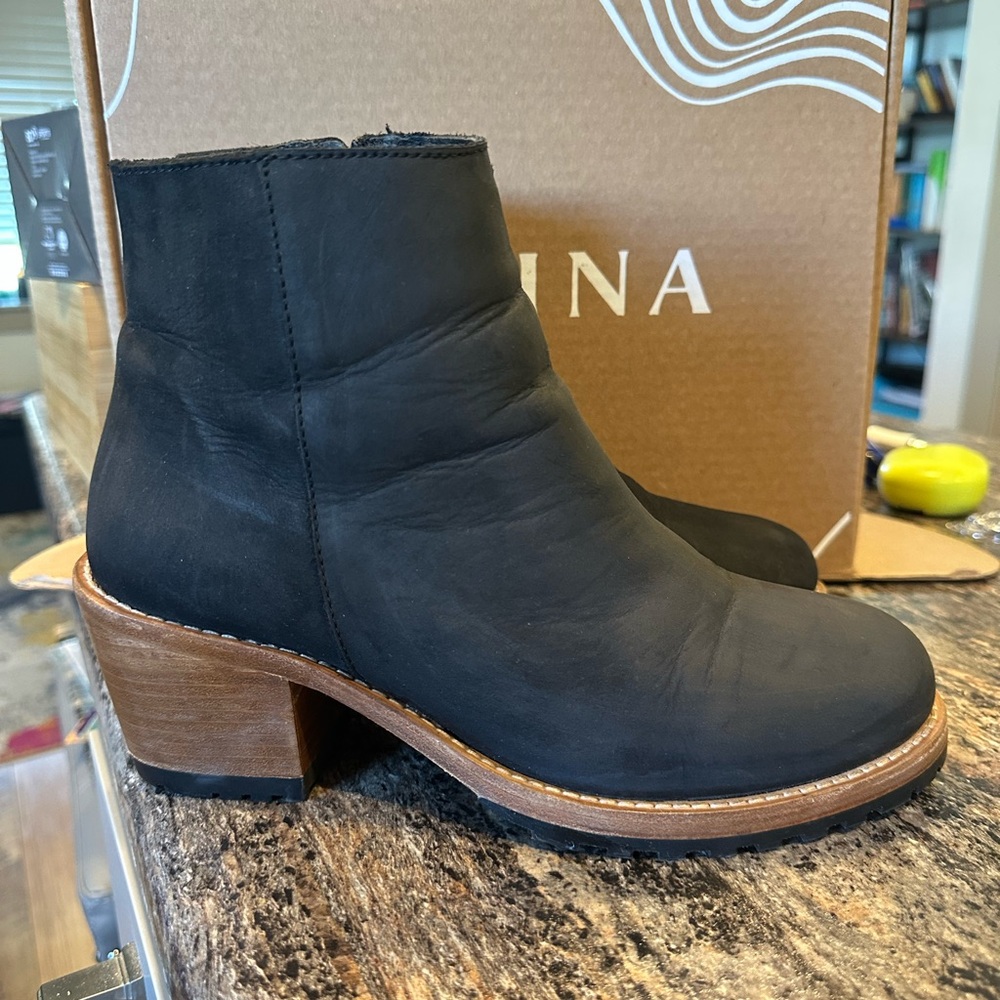Portland Leather Black Ankle Boots - Picture 3 of 4